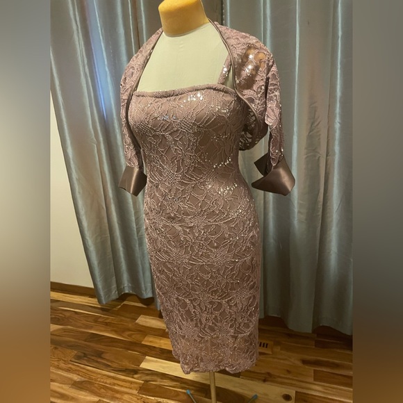 M.O.B. Formal. Evening Dress. Stunning - Picture 4 of 10